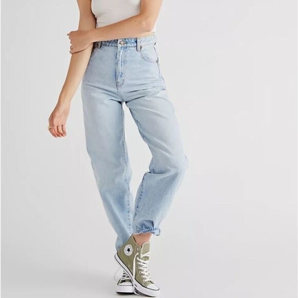 Rolla's Genie Super High Rise 80s Balloon Leg‎ Jeans Light Wash- Size 29